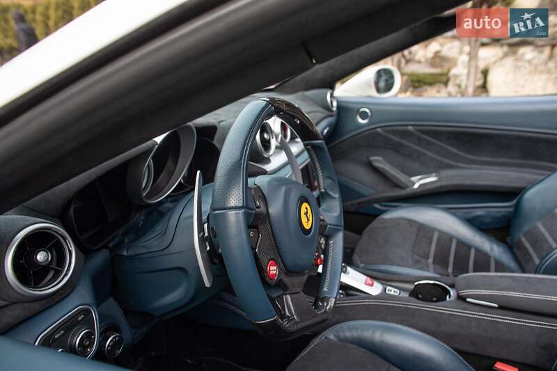 Кабриолет Ferrari California T 2015 в Киеве