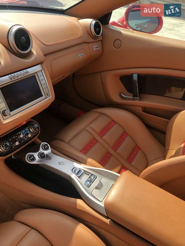 Кабриолет Ferrari California 2010 в Киеве