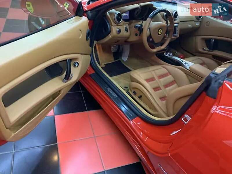 Кабриолет Ferrari California 2010 в Киеве