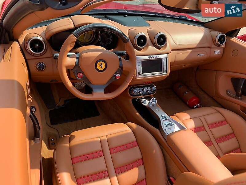 Кабриолет Ferrari California 2010 в Киеве