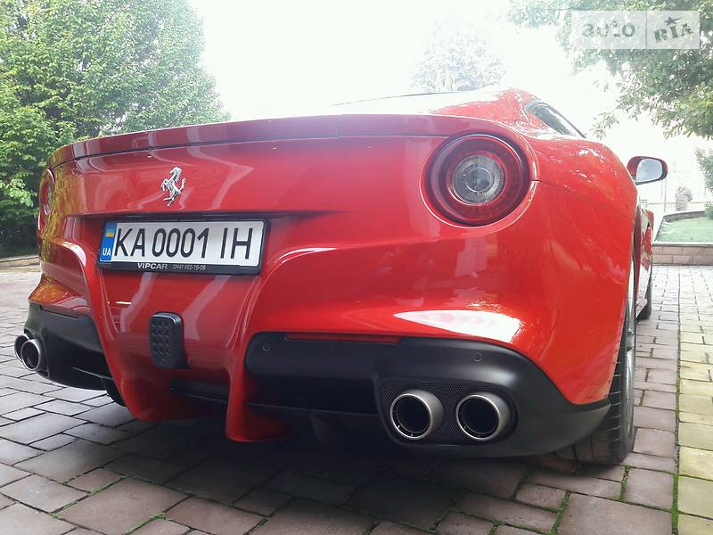 Купе Ferrari F12 2013 в Києві