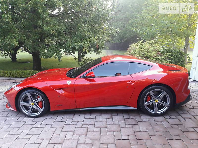 Купе Ferrari F12 2013 в Києві