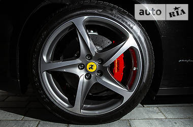 Купе Ferrari FF 2013 в Киеве