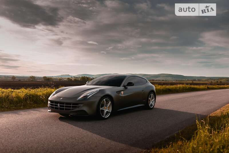 Хэтчбек Ferrari FF 2013 в Львове