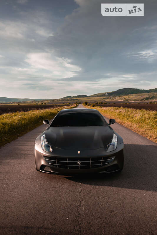 Хэтчбек Ferrari FF 2013 в Львове