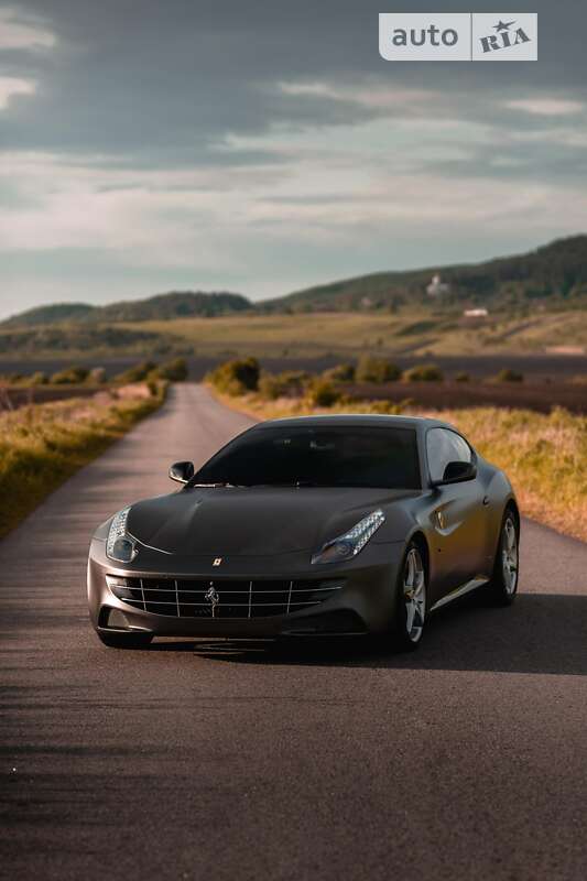 Хэтчбек Ferrari FF 2013 в Львове