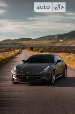 Хетчбек Ferrari FF 2013 в 