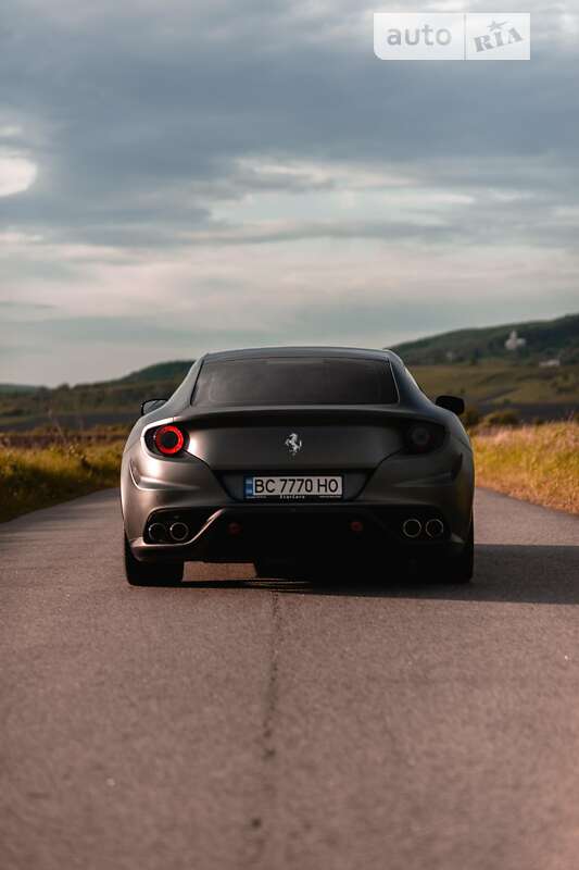Хэтчбек Ferrari FF 2013 в Львове