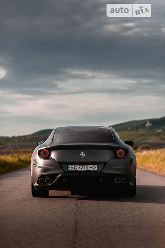 Хэтчбек Ferrari FF 2013 в Львове