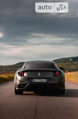 Хетчбек Ferrari FF 2013 в 