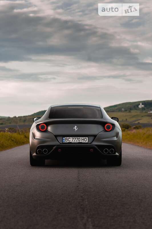 Хэтчбек Ferrari FF 2013 в Львове