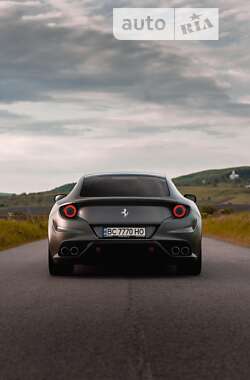 Хетчбек Ferrari FF 2013 в 