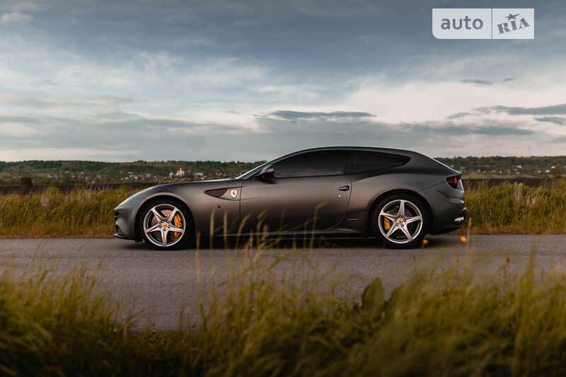 Хэтчбек Ferrari FF 2013 в Львове