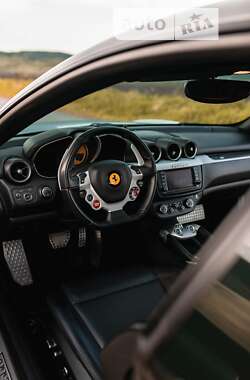 Хетчбек Ferrari FF 2013 в 