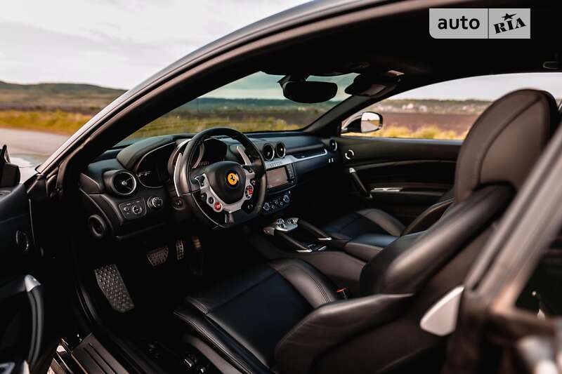 Хэтчбек Ferrari FF 2013 в Львове