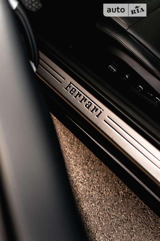 Хэтчбек Ferrari FF 2013 в Львове