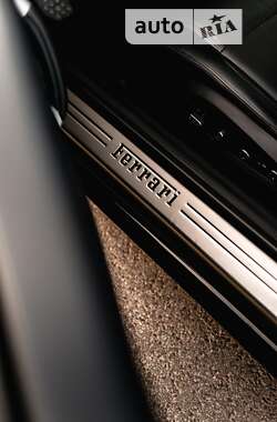Хетчбек Ferrari FF 2013 в 