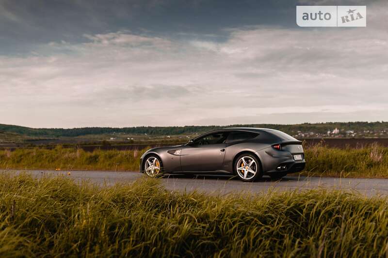 Хэтчбек Ferrari FF 2013 в Львове