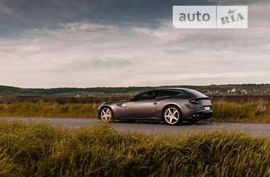 Хетчбек Ferrari FF 2013 в 