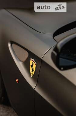 Хетчбек Ferrari FF 2013 в 