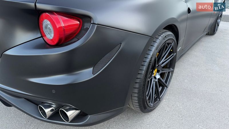 Купе Ferrari FF 2013 в Киеве