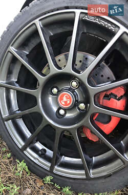 Хэтчбек Fiat-Abarth 500 2014 в 