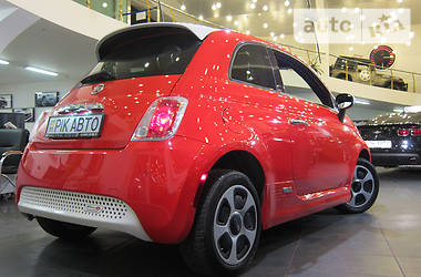Хэтчбек Fiat 500 2013 в 