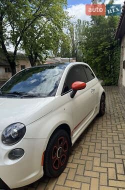 Хетчбек Fiat 500e 2015 в 