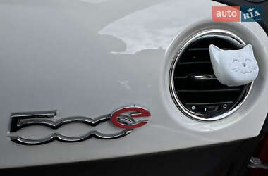 Хэтчбек Fiat 500e 2015 в 