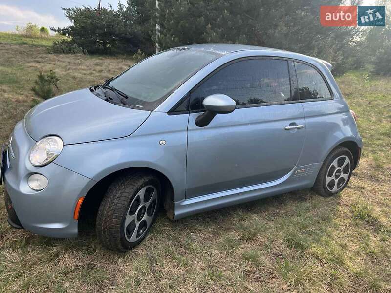 Хэтчбек Fiat 500e 2015 в Новояворовске