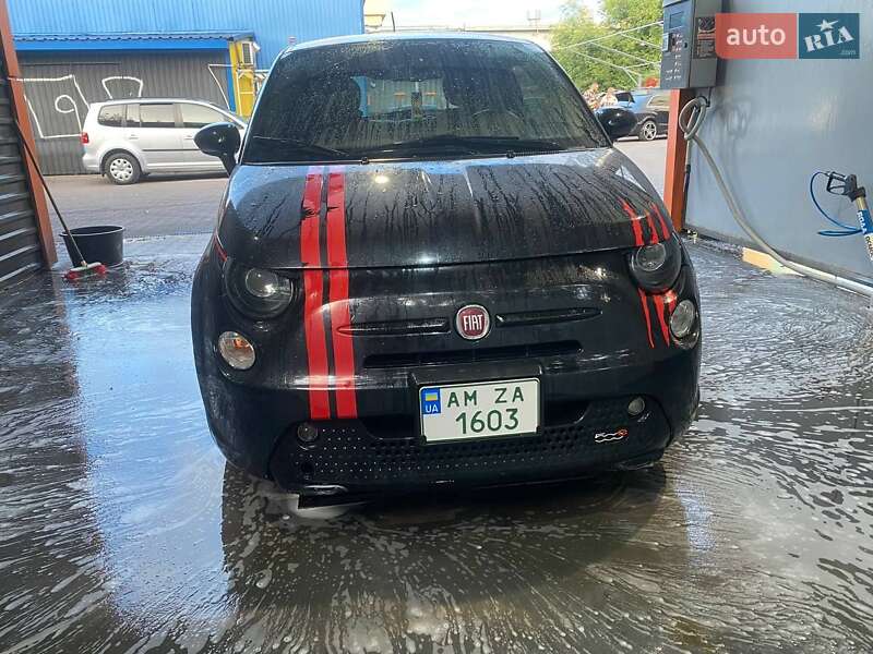 Хэтчбек Fiat 500e 2013 в 