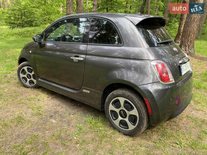 Хэтчбек Fiat 500e 2015 в Львове