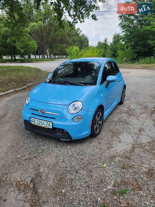 Хэтчбек Fiat 500e 2015 в 