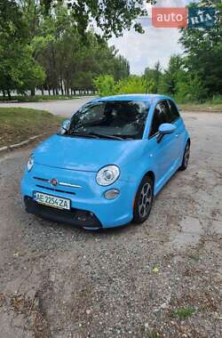 Хэтчбек Fiat 500e 2015 в 