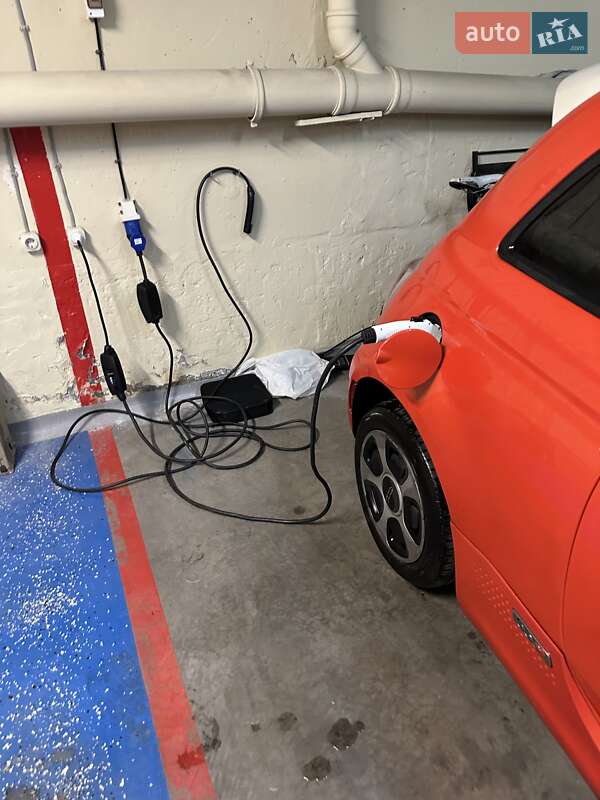 Хэтчбек Fiat 500e 2016 в Киеве фото 18 Хэтчбек Fiat 500e 2016 в Киеве