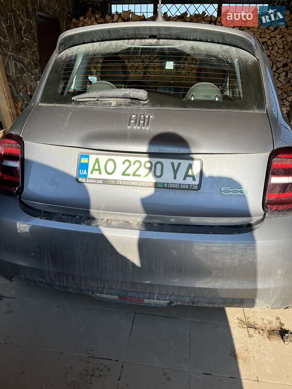 2021 Fiat 500E, VIN ZFAEFAR41NX047432:plate — фото 1 (autoria)