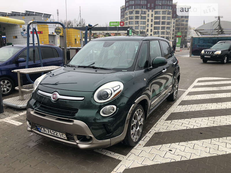 Хэтчбек Fiat 500L 2013 в Вишневом