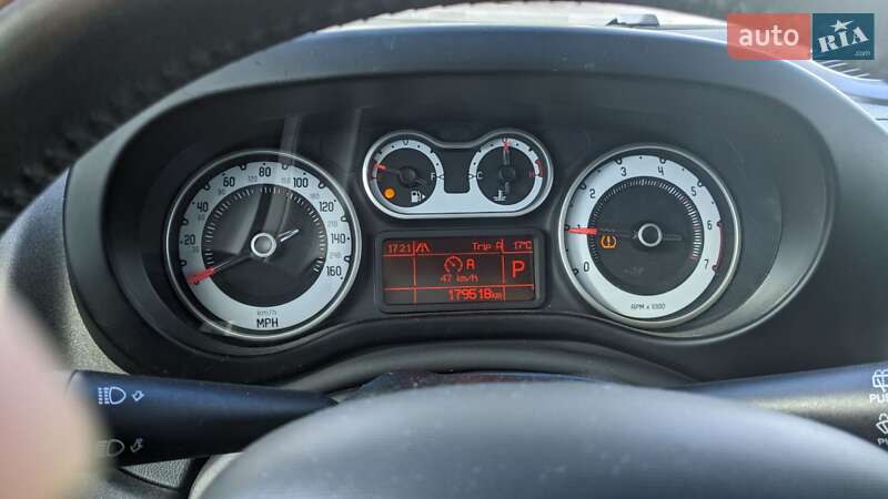 Хэтчбек Fiat 500L 2013 в Вишневом