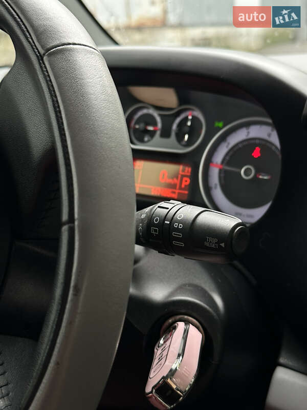 Хэтчбек Fiat 500L 2013 в Киеве