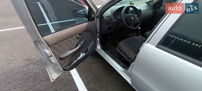 Седан Fiat Albea 2010 в Чернигове