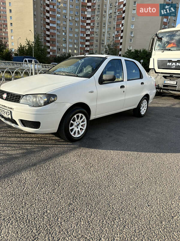 Седан Fiat Albea 2011 в 