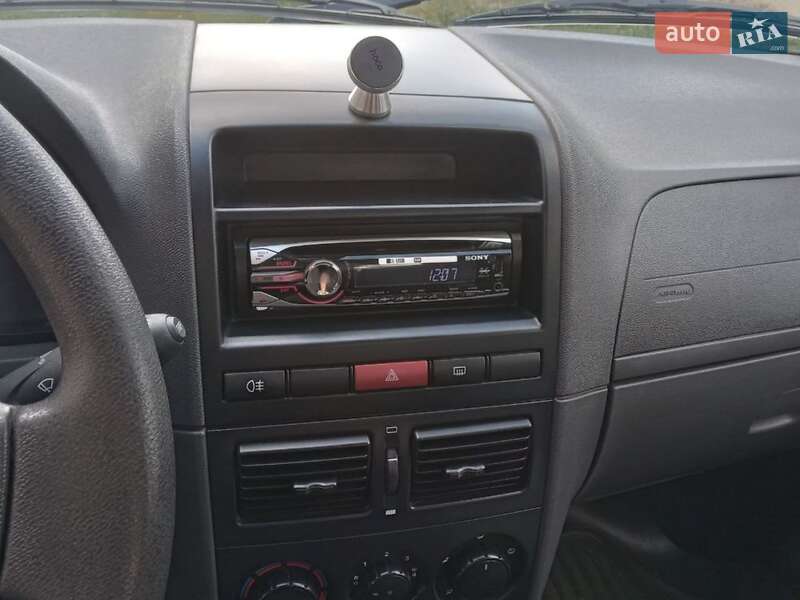 Седан Fiat Albea 2010 в Ужгороді