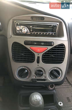 Седан Fiat Albea 2004 в 