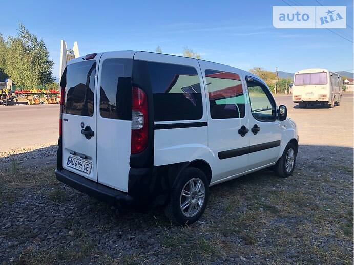 Грузопассажирский фургон Fiat Doblo 2007 в Ужгороде