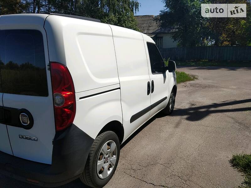 Вантажопасажирський фургон Fiat Doblo 2011 в Києві