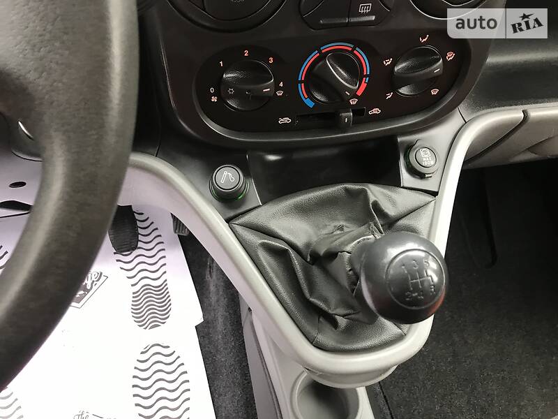 Вантажопасажирський фургон Fiat Doblo 2007 в Луцьку