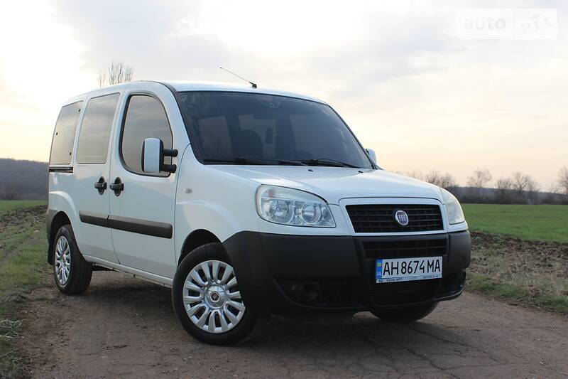 Вантажопасажирський фургон Fiat Doblo 2008 в 