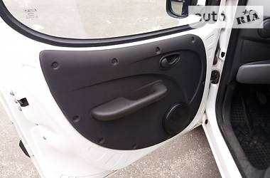 Вантажопасажирський фургон Fiat Doblo 2010 в 