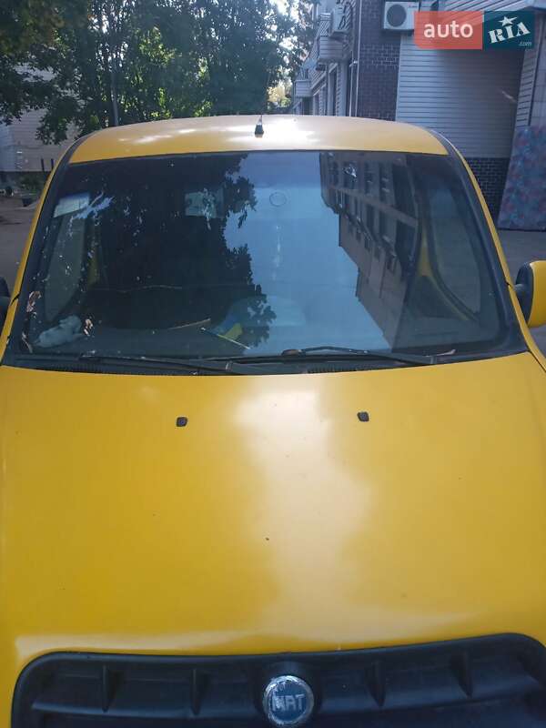Минивэн Fiat Doblo 2004 в Киеве