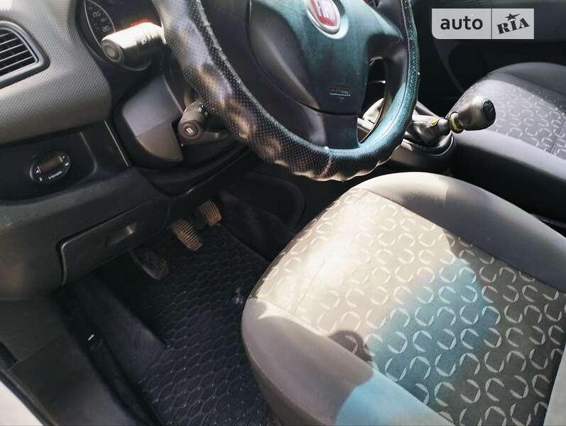 Минивэн Fiat Doblo 2011 в Чернигове